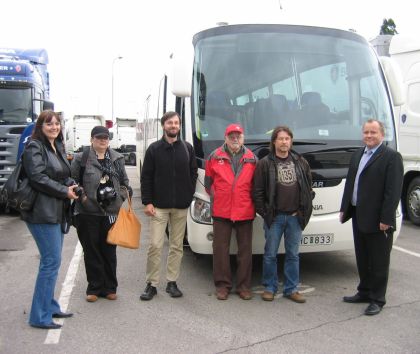 Nadčasový autobus SCANIA Irizar i4 L  v testovací verzi projíždí Evropou.