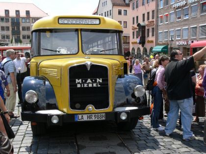 Pětitisícová Galerie autobusů.