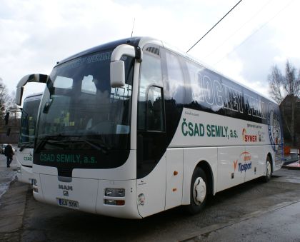 Dva autokary ČSAD Semily zajišťovaly dopravu na hokejovém MS ve Švýcarsku.
