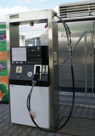 Pražská plynárenská otevřela třetí plnicí stanici CNG - největší v ČR -