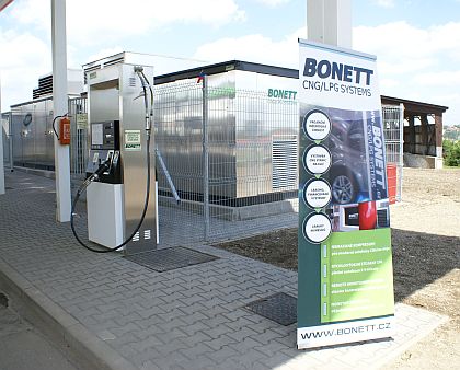 Pražská plynárenská otevřela třetí plnicí stanici CNG - největší v ČR -