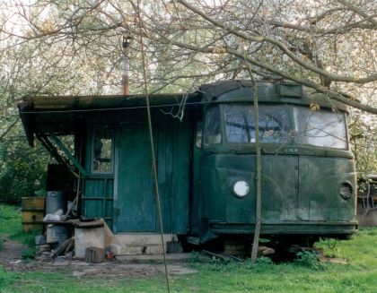 Čerstvě zrenovovaný třínápravový  trolejbus Tatra T400 z roku 1954