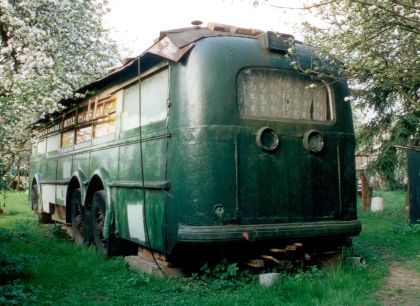 Čerstvě zrenovovaný třínápravový  trolejbus Tatra T400 z roku 1954