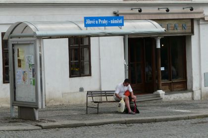Jílové u Prahy má v historickém středu města autobusové nádraží a chystá