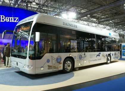 UITP Vienna: Světová premiéra hybridního autobusu Mercedes- Benz na vodíkové