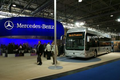 UITP Vienna: Světová premiéra hybridního autobusu Mercedes- Benz na vodíkové