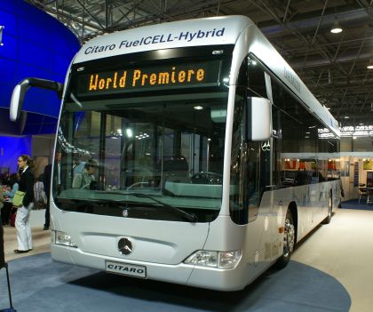Světová premiéra na UITP ve Vídni : Vodíkový hybridní autobus Mercedes-Benz