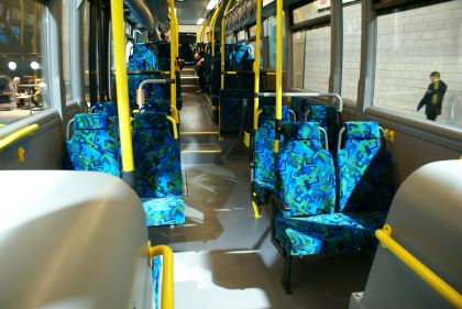 Scania testuje ve Stockholmu unikátní hybridní autobusy. Záběry