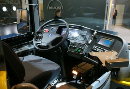 Scania testuje ve Stockholmu unikátní hybridní autobusy. Záběry