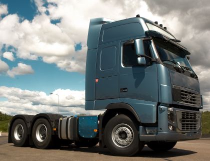 Z nákladního světa: První předání nejsilnějšího tahače na světě - Volvo FH16.