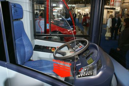 UITP Vienna: BredaMenarinibus: elektrobus ZEUS a CNG midibus Vivacity.