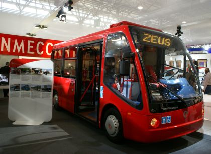 UITP Vienna: BredaMenarinibus: elektrobus ZEUS a CNG midibus Vivacity.