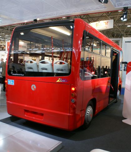 UITP Vienna: BredaMenarinibus: elektrobus ZEUS a CNG midibus Vivacity.