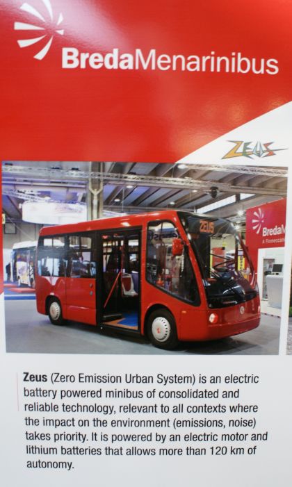 UITP Vienna: BredaMenarinibus: elektrobus ZEUS a CNG midibus Vivacity.