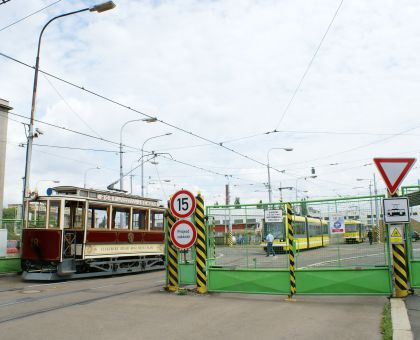 110 let veřejné Dopravy v Plzni: Tramvají ev.c. 18 'Křižík' se svezly