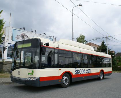 Trolejbus Škoda 26 Tr Solaris pro Jihlavu vyjel na zkušební jízdy po Plzni.