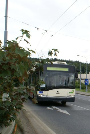 Trolejbus Škoda 26 Tr Solaris pro Jihlavu vyjel na zkušební jízdy po Plzni.