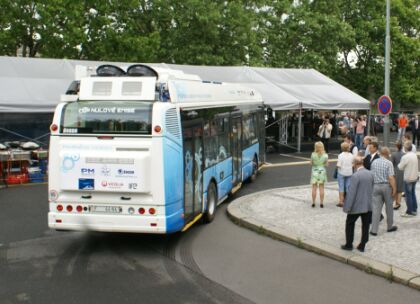 TriHyBus: První autobus s vodíkovou technologií v Česku a v nových státech EU