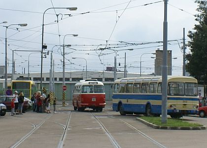 110 let veřejné dopravy v Plzni. 27.6.2009 u vozovny na konečné na Slovanech