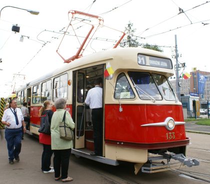 110 let veřejné dopravy v Plzni. 27.6.2009 u vozovny na konečné na Slovanech