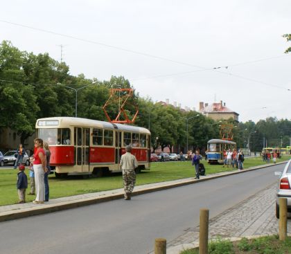 110 let veřejné dopravy v Plzni. 27.6.2009 u vozovny na konečné na Slovanech