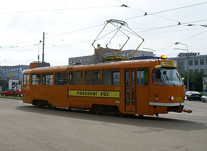 110 let veřejné dopravy v Plzni. 27.6.2009 u vozovny na konečné na Slovanech