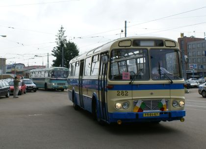 110 let veřejné dopravy v Plzni. 27.6.2009 u vozovny na konečné na Slovanech