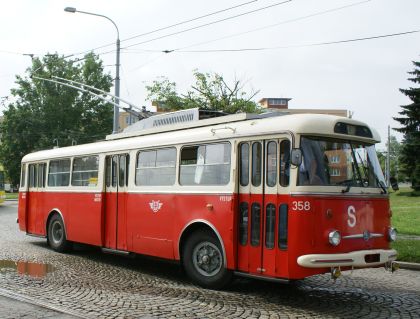 110 let veřejné dopravy v Plzni. 27.6.2009 u vozovny na konečné na Slovanech