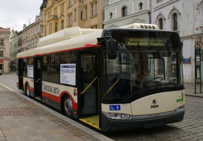 110 let veřejné dopravy v Plzni: Rendez-vous u andělíčka - Škoda 26 a 24 Tr.