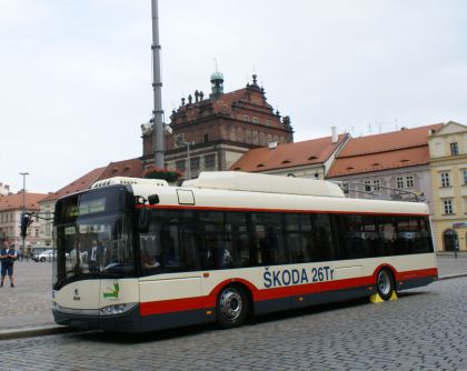 110 let veřejné dopravy v Plzni: Rendez-vous  u andělíčka - Škoda 26 a 24 Tr.