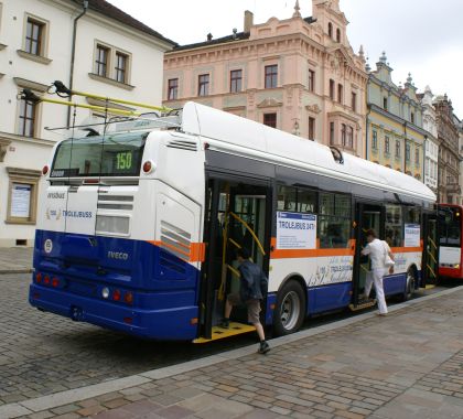 110 let veřejné dopravy v Plzni: Rendez-vous u andělíčka - Škoda 26 a 24 Tr.