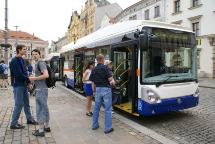 110 let veřejné dopravy v Plzni: Rendez-vous u andělíčka - Škoda 26 a 24 Tr.