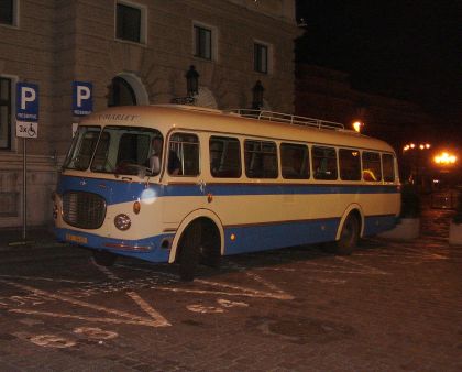 Český historický autobus v bratislavských exteriérech v záběrech z natáčení