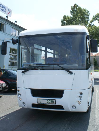 10.7.2009 představil KARS v Dolních Bučicích nový midibus ALMA