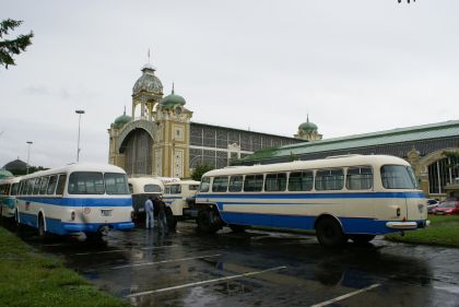 Sobotní Retro Prague II.  Autobusy v exteriéru.