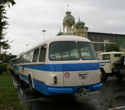 Sobotní Retro Prague II.  Autobusy v exteriéru.