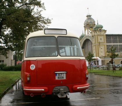 Sobotní Retro Prague II.  Autobusy v exteriéru.