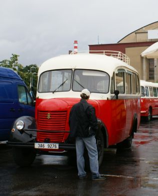 Sobotní Retro Prague II.  Autobusy v exteriéru.