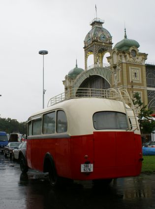 Sobotní Retro Prague II.  Autobusy v exteriéru.