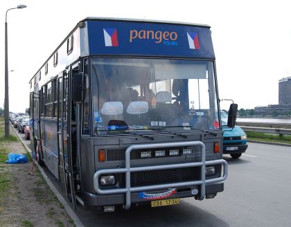 Zajímavá nástavba: Obytná Karosa se zájezdem českých turistů v Rize