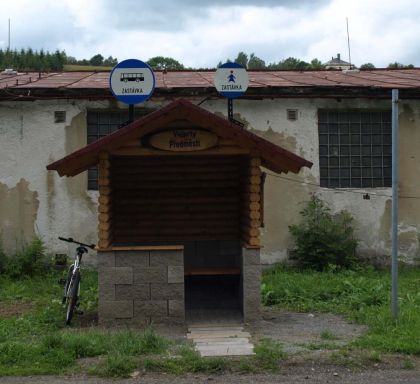 Zastávkománie: Čekárny z Krušných hor  i s železniční a zahraniční