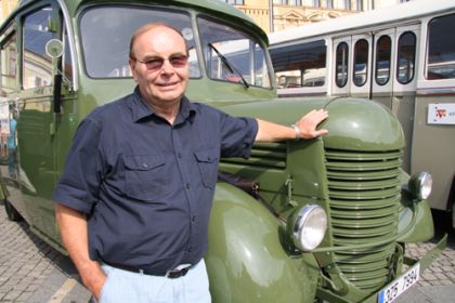 Historické autobusy v Kroměříži s premiérou renovovaného autobusu Praga RND