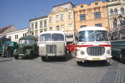 Historické autobusy v Kroměříži s premiérou renovovaného autobusu Praga RND