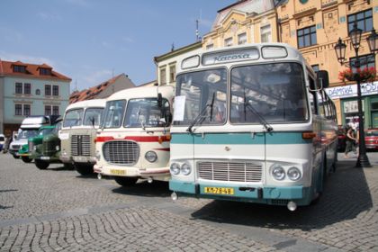 Historické autobusy v Kroměříži s premiérou renovovaného autobusu Praga RND