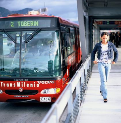 10 nejdelších autobusů světa Volvo 27.2 m pro systém Transmilenio v Bogotě