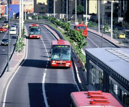 10 nejdelších autobusů světa Volvo 27.2 m pro systém Transmilenio v Bogotě