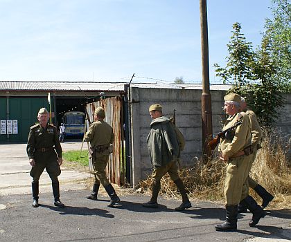 Nedělní poledne v regionálním muzeu dopravy ve Strašicích.