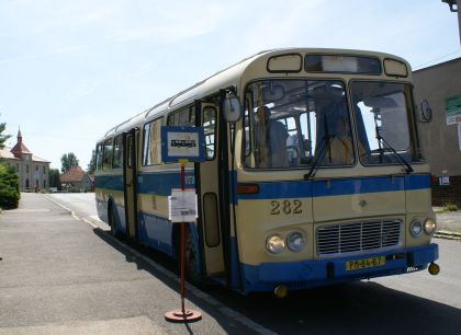 Nedělní poledne v regionálním muzeu dopravy ve Strašicích.