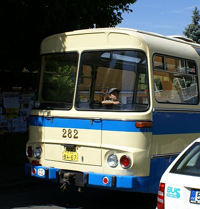 Nedělní poledne v regionálním muzeu dopravy ve Strašicích.