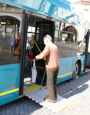 První CNG autobus TEDOM v barvách Arriva s celovozovou klimatizací